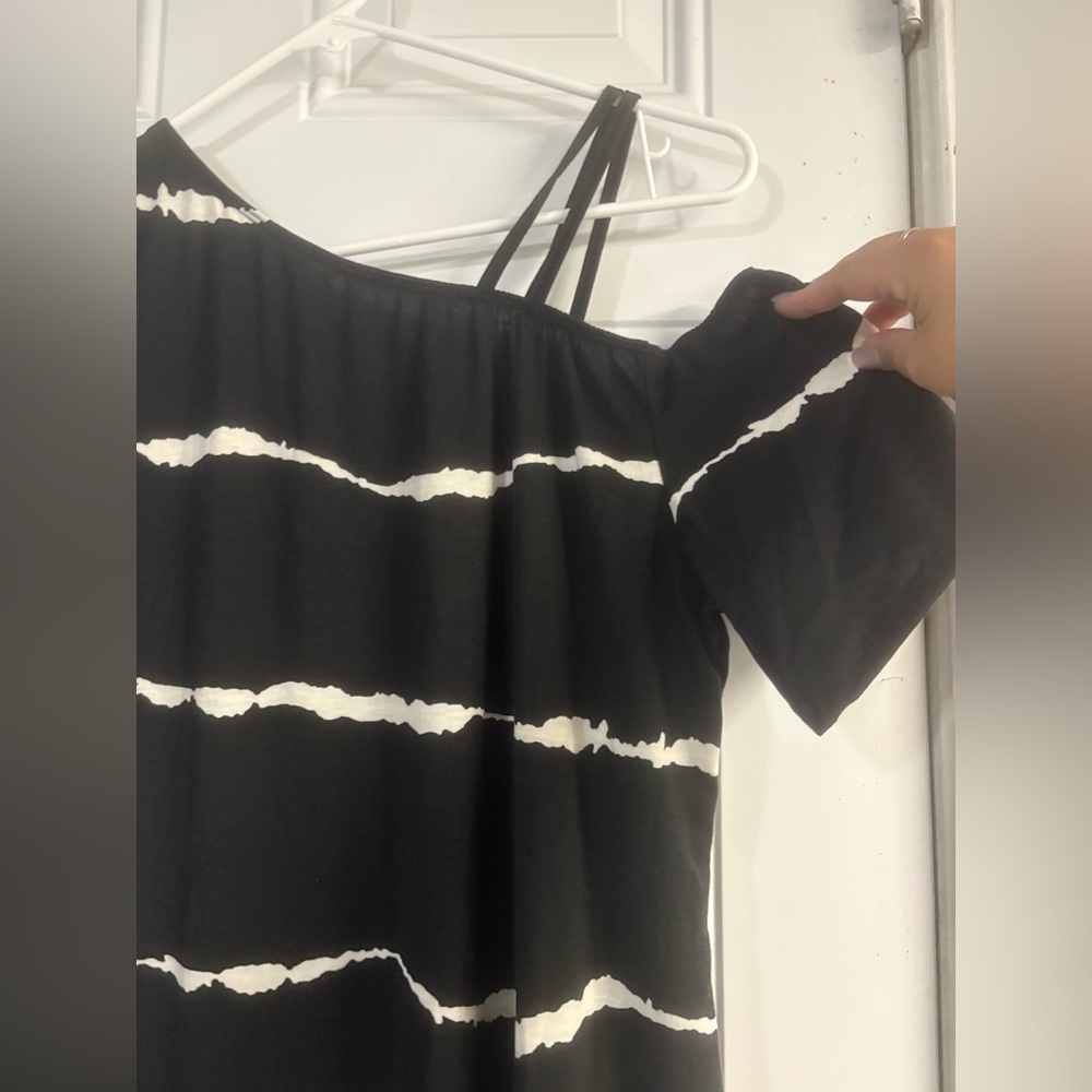 NWT Black and White Striped Women's Dress✨ - Picture 2 of 6